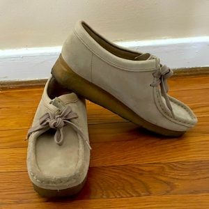 Women’s Clark Wallabee Maple Suede, Size 6